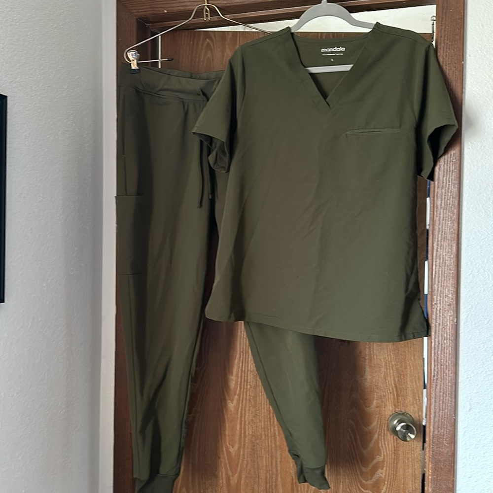 Mandala olive green, size large, scrub set.